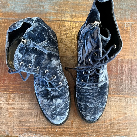Rebecca Minkoff Gerry Crushed Velvet Combat Boots 8 - Picture 3 of 10